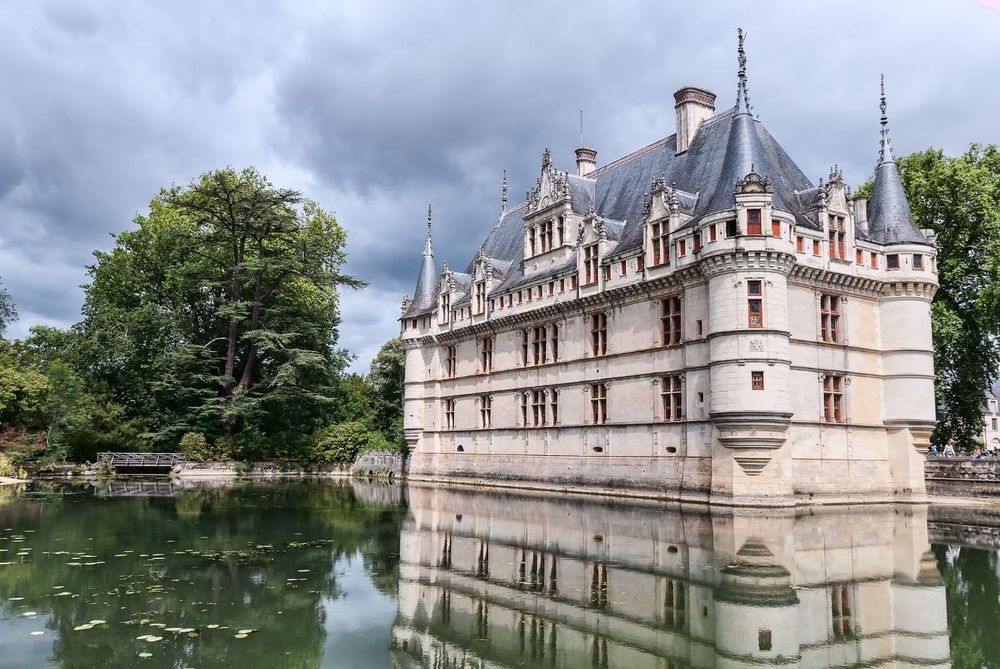 AZAY LE RIDEAU