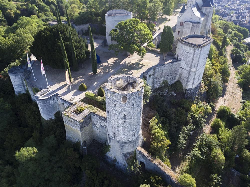 CHINON : forteresse royale